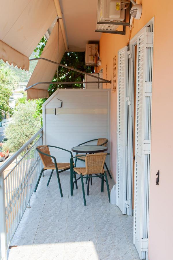 Hotel Loula Rooms And Apartments Kamena Vourla Exteriér fotografie