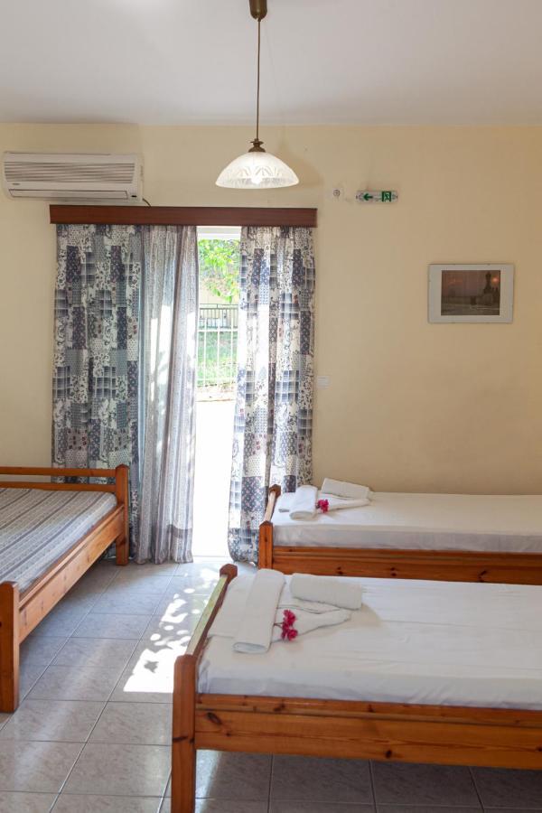 Hotel Loula Rooms And Apartments Kamena Vourla Exteriér fotografie