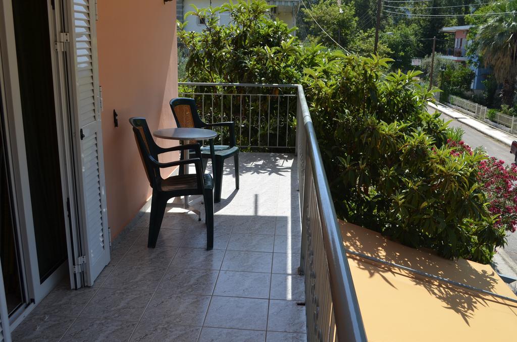 Hotel Loula Rooms And Apartments Kamena Vourla Pokoj fotografie